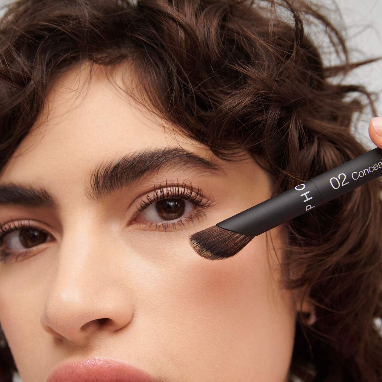 SEPHORA - 02 Concealer Essential Brush - Beauty Station by Rafia